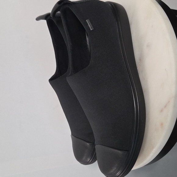 Ecco Womens Black Slip-On Loafers Size 9W - Picture 3 of 7